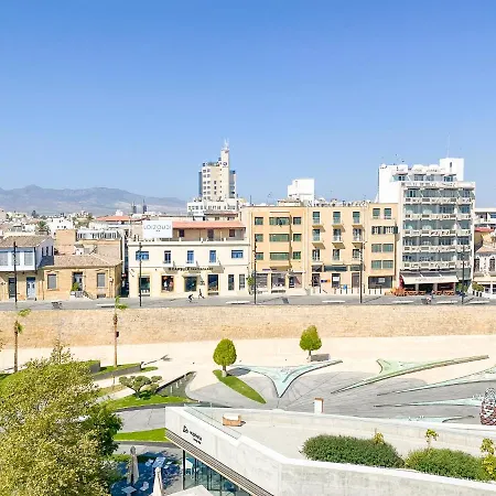 Phaedrus Living: Plateia Brillante Apartman *