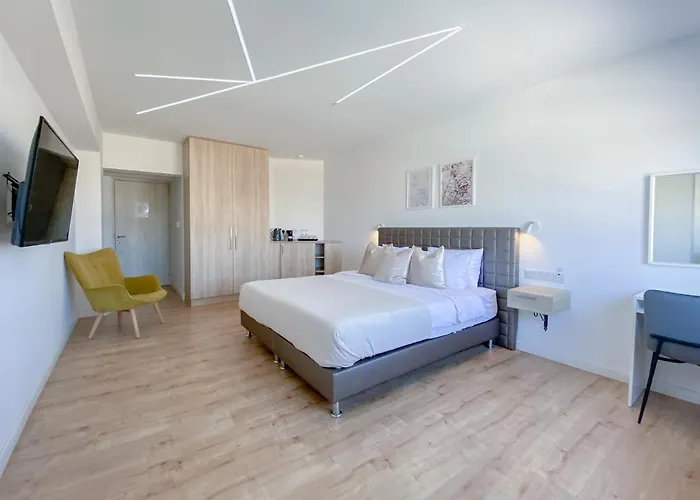 Phaedrus Living: Plateia Brillante * ニコシア