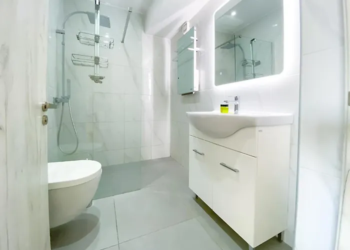 Phaedrus Living: Plateia Brillante * ニコシア