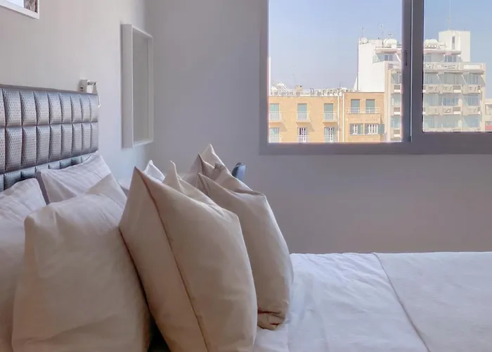 Phaedrus Living: Plateia Brillante * ニコシア